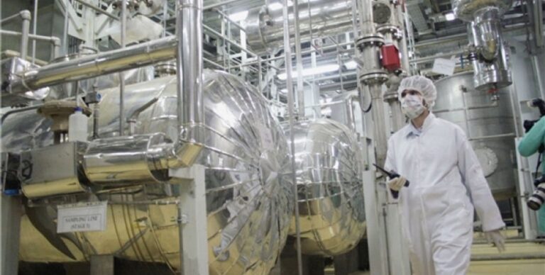 iran-i-rossija-podpisali-atomnuju-sdelku-na-25-mlrd-detali-dogovorennosti-41fee5a