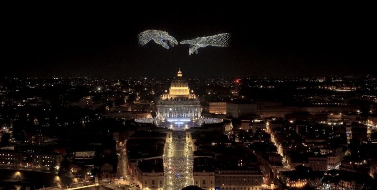 lichno-odobril-papa-rimskij-brat-maska-ustroil-v-vatikane-krupnejshee-v-evrope-shou-dronov-video-0b9923d