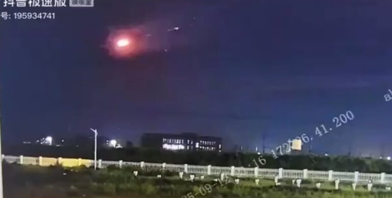 nlo-raketa-ili-meteorit-nad-kitaem-pvo-sbila-tainstvennyj-obekt-video-8d2b1b9