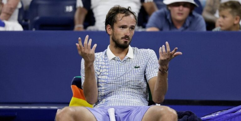 sporil-s-arbitrom-i-razbil-raketku-rossijskij-tennisist-sorvalsja-na-us-open-video-1094a4a