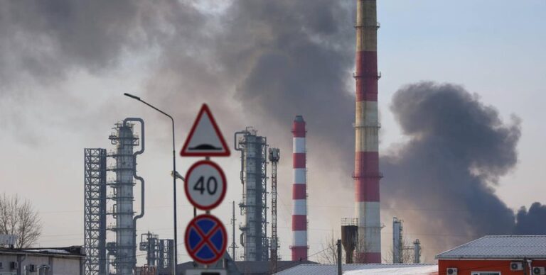 udary-po-rossijskim-npz-azs-zakryvajutsja-na-juge-rossii-ne-rabotaet-polovina-zapravok-smi-700c8fe