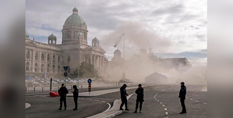 pozhar-i-strelba-v-lagere-prezidenta-v-belgrade-ranen-odin-chelovek-5b06fbe
