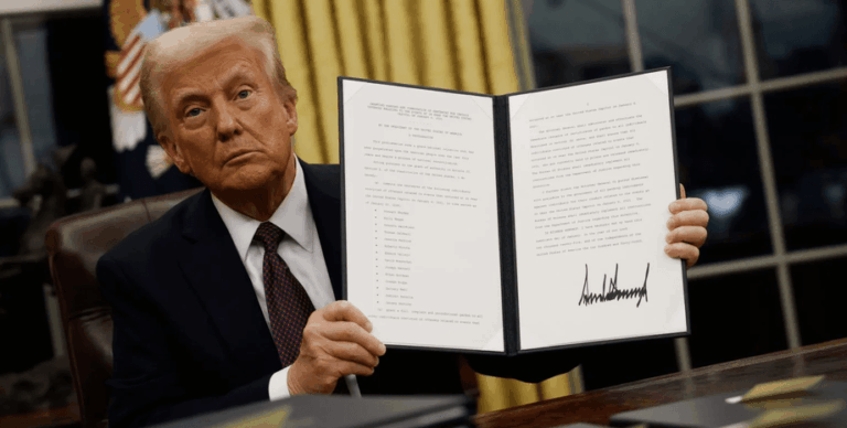 sovershenno-neozhidanno-tramp-vvodit-100-poshliny-na-vse-tovary-iz-kitaja-816e4ed