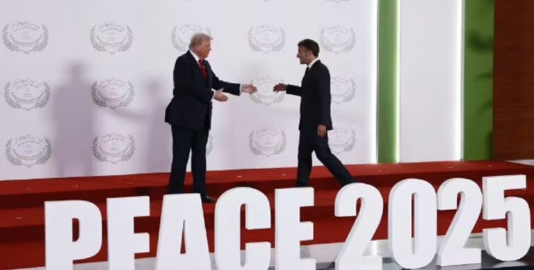 ssora-trampa-i-makrona-na-scene-v-egipte-ih-razgovor-razobrala-po-gubam-specialist-video-4747d81