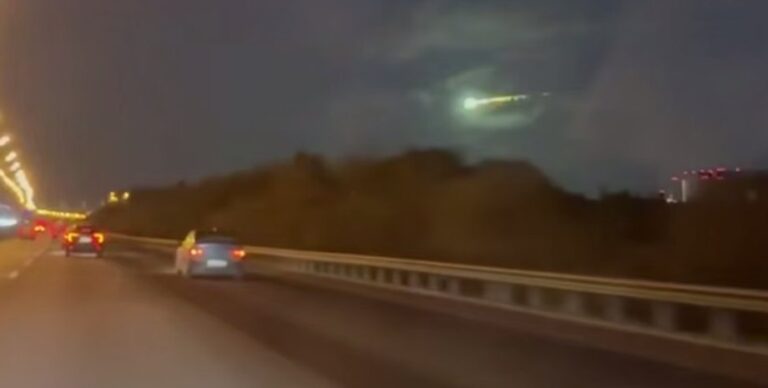 tainstvennyj-zelenyj-shar-pronessja-nad-moskvoj-posle-ataki-bpla-socseti-video-d5b8914