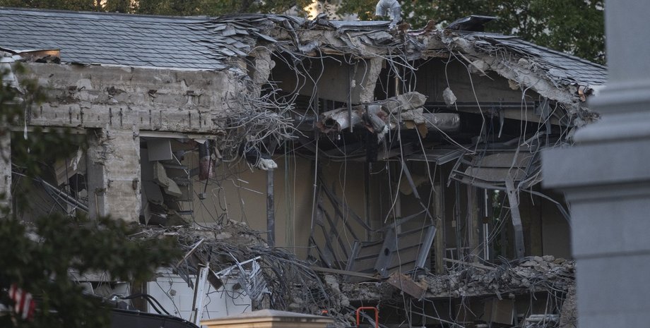 tramp-nachal-razrushat-chast-belogo-doma-dlja-chego-on-eto-delaet-foto-video-0ee277b