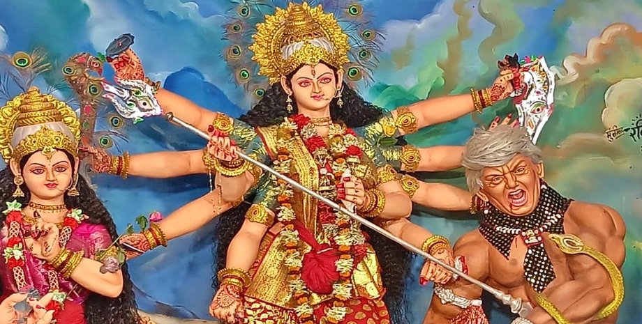 v-indii-pokazali-statuju-krovozhadnoj-bogini-ubivajushhej-trampa-video-abb5b3e