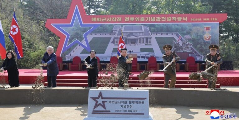 v-kndr-zalozhili-memorial-pogibshim-na-vojne-kim-chen-yn-pod-slezy-prisutstvujushhih-objavil-o-voennom-bratstve-s-rf-12d4e9b