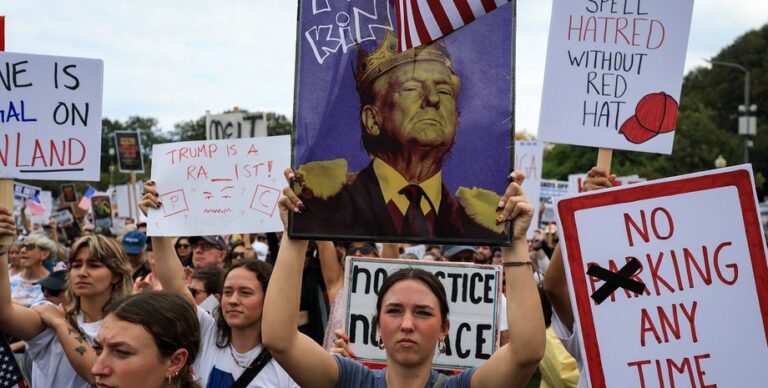 v-ssha-prohodjat-massovye-akcii-protiv-politiki-trampa-sotni-tysjach-ljudej-vyshli-na-ulicy-video-873fadd