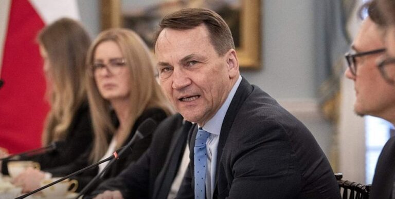 prezident-polshi-gotovit-pochvu-dlja-vyhoda-iz-es-strana-mozhet-poterjat-subsidii-sikorskij-d9c47c0