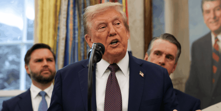 protivniki-tarifov-duraki-ekonomika-ssha-procvetaet-i-kazhdyj-amerikanec-poluchit-2000-tramp-5a19702