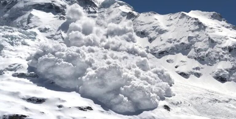 sezon-lavin-pjat-inostrancev-i-dva-gida-pogibli-v-nepale-0d1f535