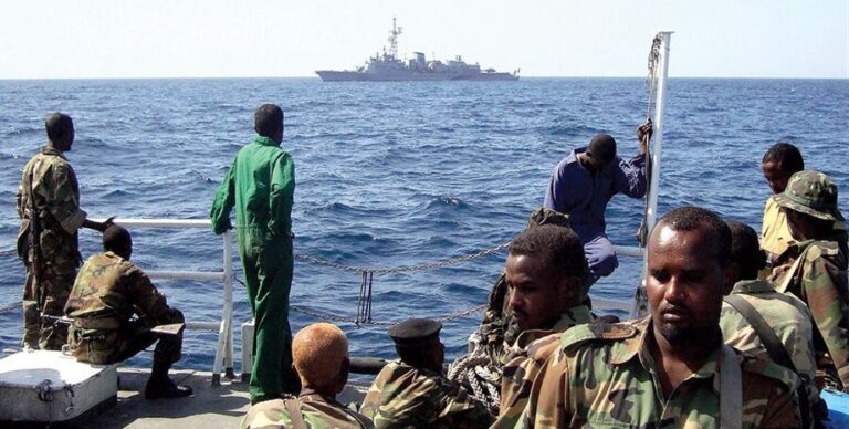 somalijskie-piraty-zahvatili-pervyj-tanker-v-2025-godu-komanda-zaperta-na-sudne-b443d80