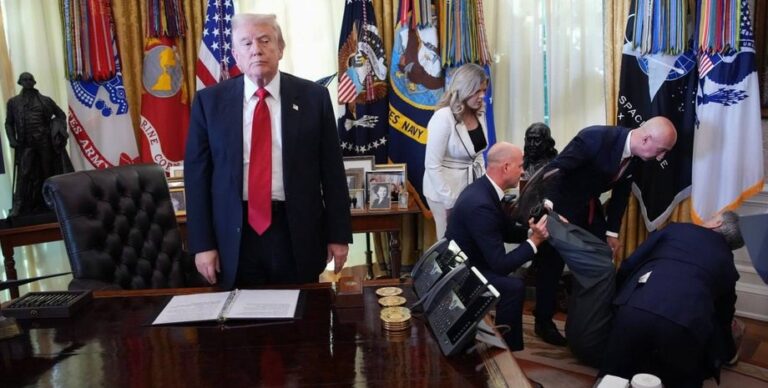 top-menedzher-kompanii-proizvoditelja-ozempic-upal-v-obmorok-na-vstreche-s-trampom-video-77bfd06