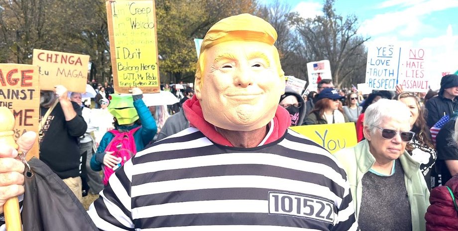 tramp-prodal-ukrainu-na-ulicy-vashingtona-vyshli-tysjachi-protestujushhih-foto-90ffc2f