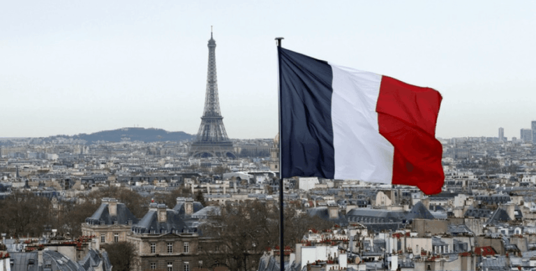 utro-nachalos-s-blekauta-v-parizhe-rezko-ischez-svet-v-170-tysjachah-domov-3eadb0c