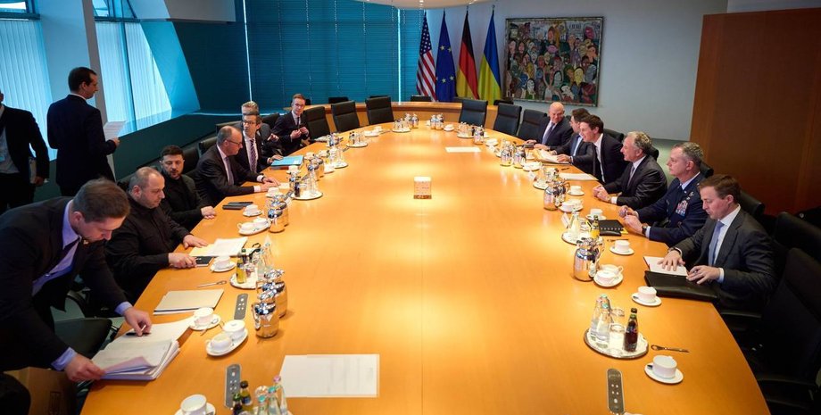 dlilis-bolee-5-chasov-v-berline-zavershilis-ukrainsko-amerikanskie-peregovory-5cca13c