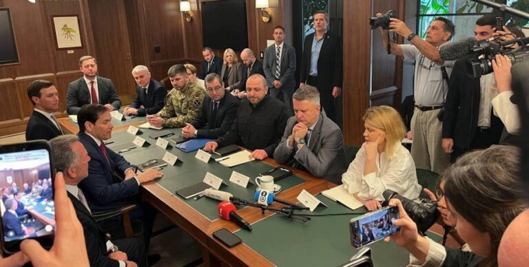 peregovornoe-zakulise-o-chem-na-samom-dele-dogovorilis-umerov-i-rubio-v-majami-b817803