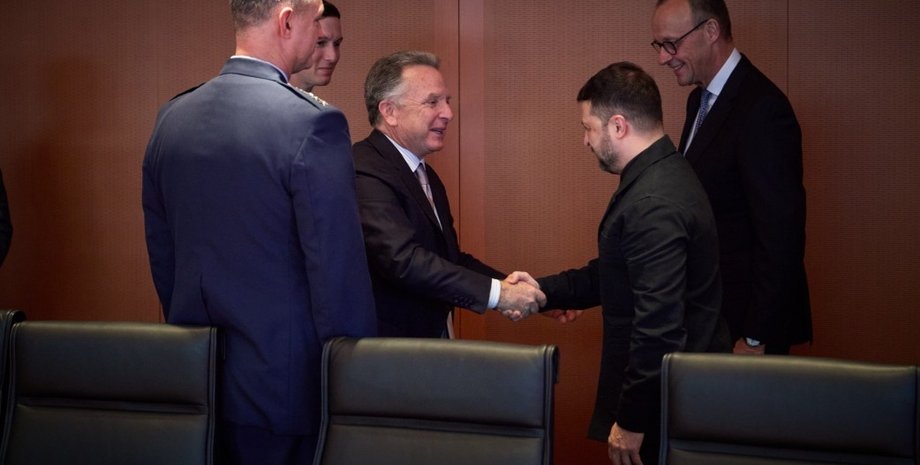 ssha-obeshhajut-ukraine-garantii-bezopasnosti-po-principu-nato-no-s-ultimatumom-politico-735717d