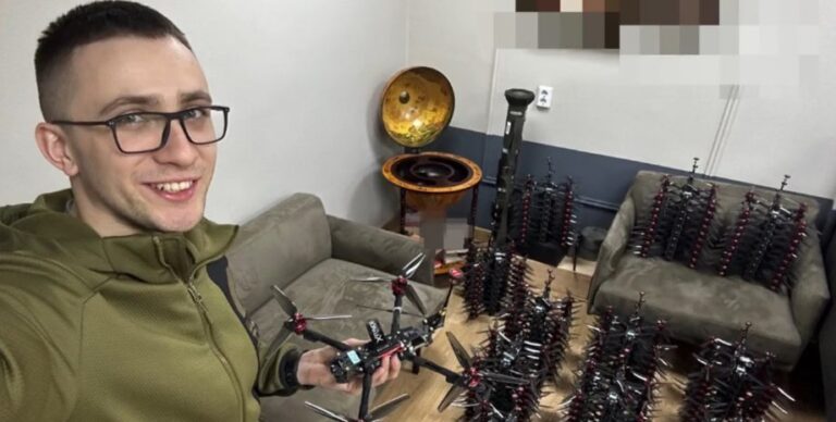 sternenko-fedishin-i-bajdak-zelenskij-nagradil-ukrainskih-volonterov-2dbcb8a