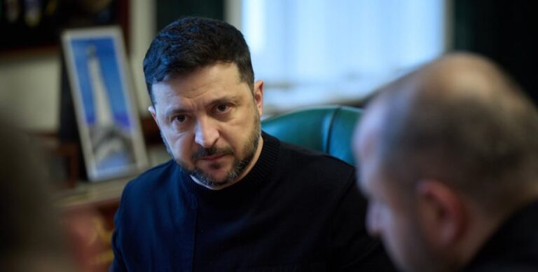 zelenskij-gotov-vyvesti-vojska-s-donbassa-v-20-punktnom-soglashenii-nazvano-uslovie-newsweek-4fdba29