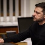 oni-ne-pobezhdajut-a-my-ne-proigryvaem-zelenskij-objasnil-pochemu-ne-otdast-donbass-video-15d5772