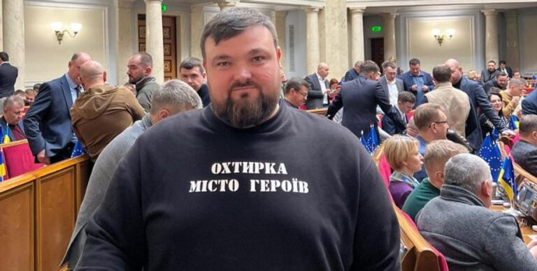 zarplata-ne-sootvetstvuet-rashodam-mnogie-slugi-naroda-ustali-i-hotjat-slozhit-mandaty-nardep-video-a1251b5