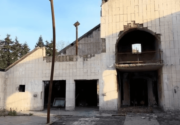 bloger-posetil-zabroshennuju-derevnju-prizrak-v-germanii-ego-ozhidalo-neverojatnoe-otkrytie-video-5e44295