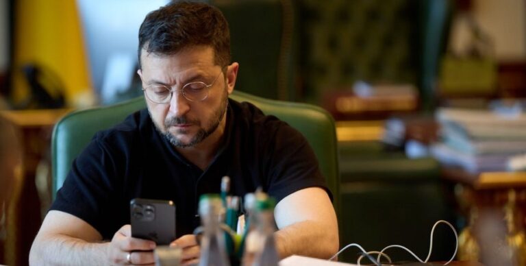 zvonit-do-20-raz-esli-on-ne-otvechaet-zelenskij-rasskazal-kak-chasto-obshhaetsja-s-mamoj-d0cbcc4