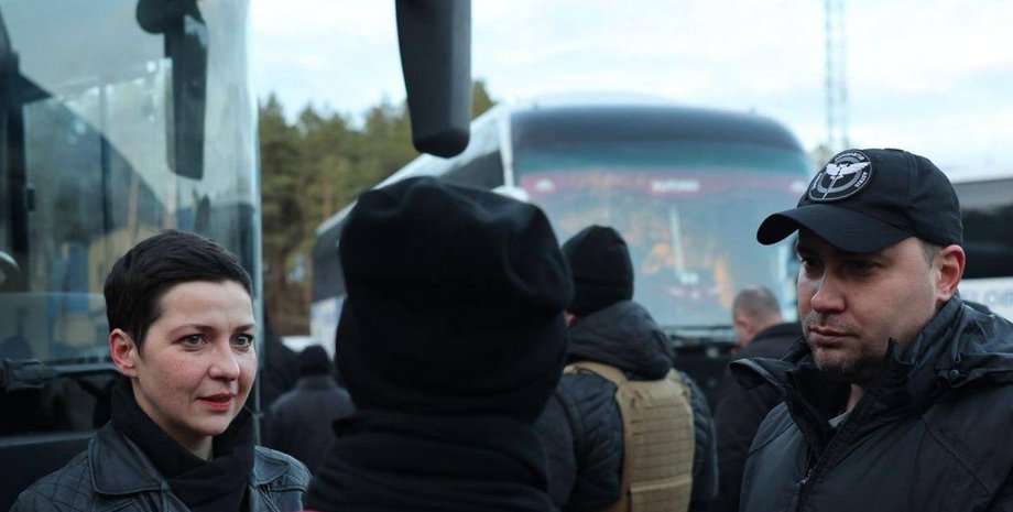 Буданов встречает политзаключенных, помилованных Лукашенко