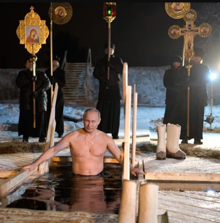 фото Путина во время купания в проруби