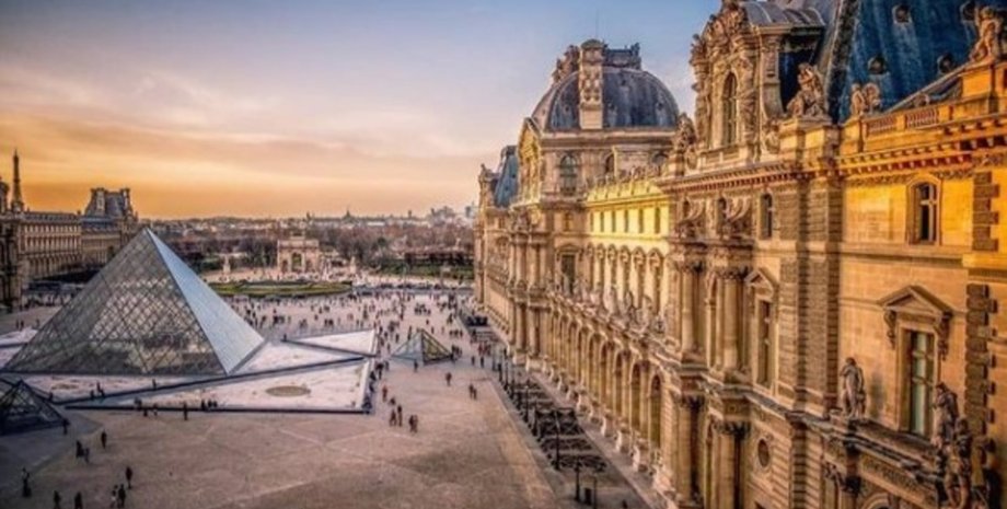 Лувр Воры похитили драгоценности Наполеона