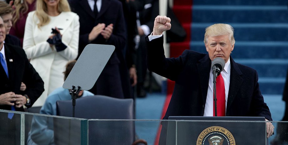 дональд трамп на трибуне