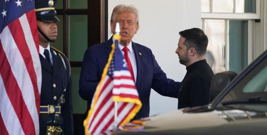 Дональд Трамп встречает Владимира Зеленского у входа в Белый дом во время официального визита