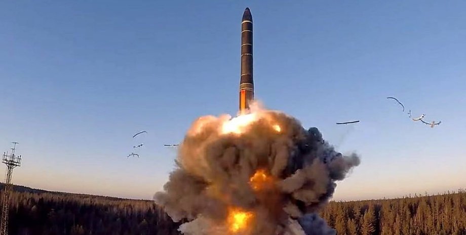 Трамп поручил немедленно начать испытания ядерного оружия США