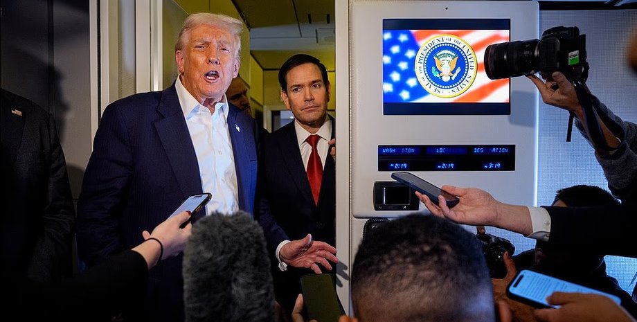 Трамп в самолете Обсуждает возможность баллотирования и критикует оппонентов