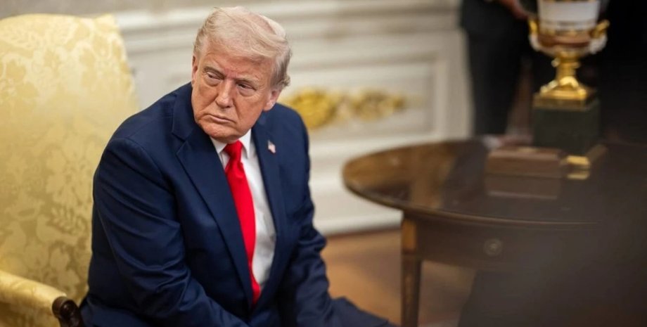 Дональд Трамп во время выступления, иллюстрация к новой стратегии нацбезопасности США