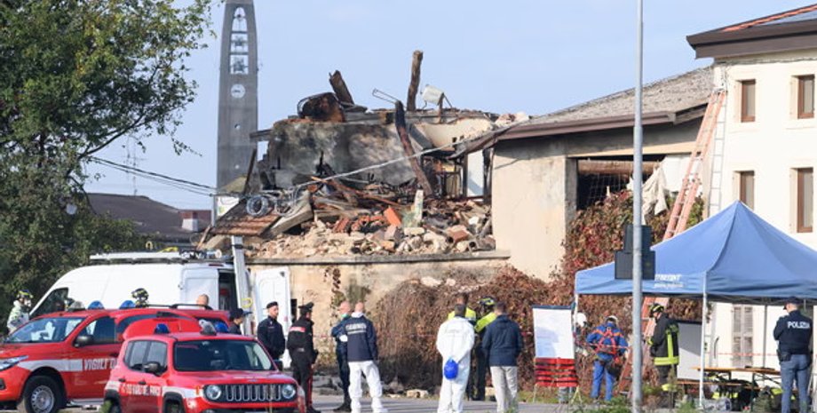 Дом был наполнен газом Трое полицейских погибли, 13 человек ранены