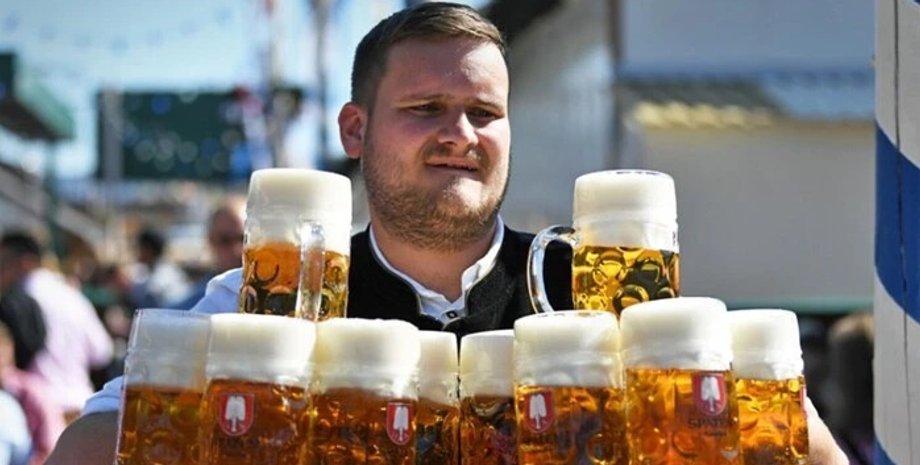 Мужчина с пивом (иллюстративное фото)