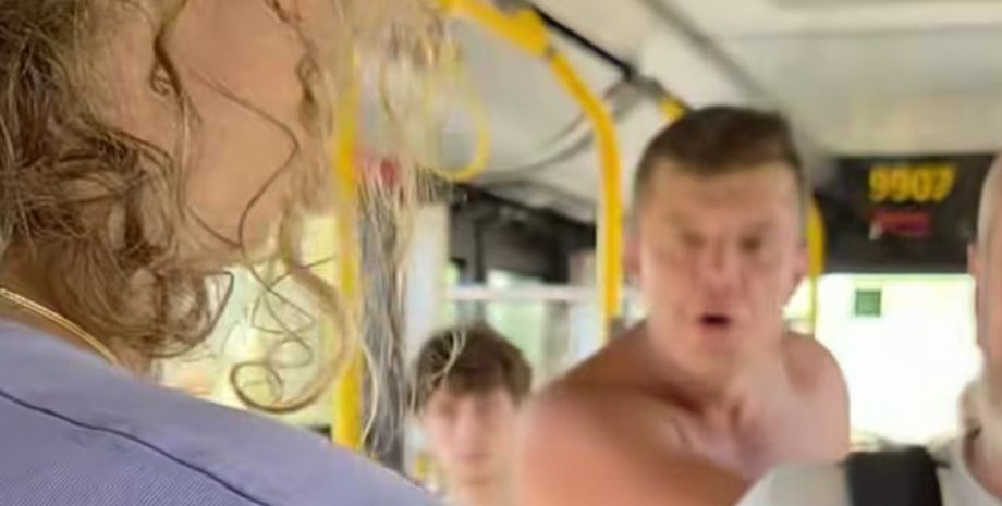 Активистка вступилась и получила травмы