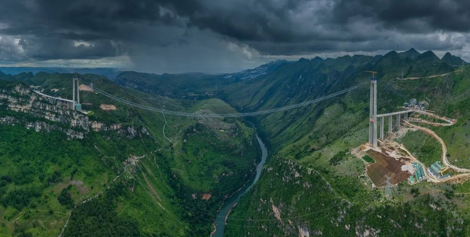 Самый высокий мост в мире Хуацзян в Китае город Хуацзян Китай