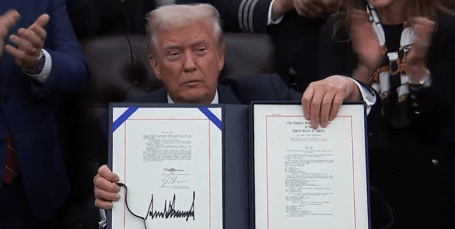 Трамп подписал закон о временном финансировании правительства США